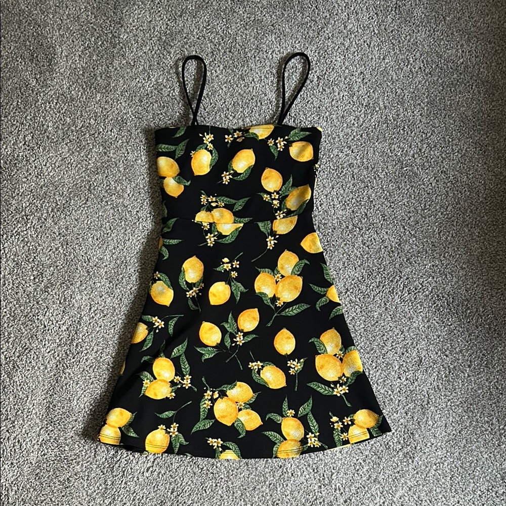 Divided Black Dress with Lemon Pattern